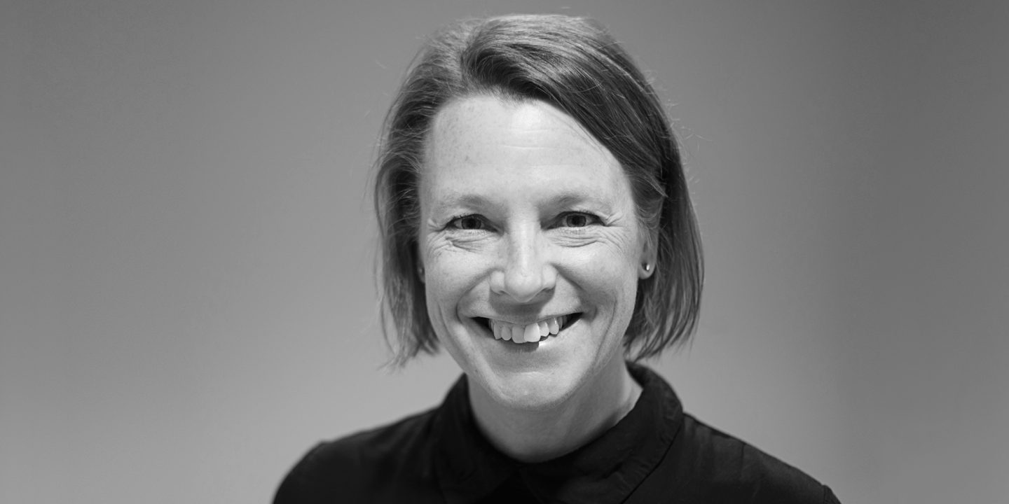 Porträtt på forskare Ann Rudman i svartvit